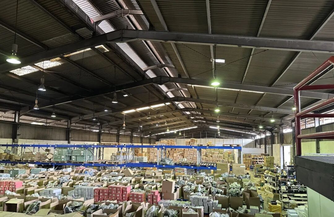 印尼仓库发生连环爆炸！10亿中国货物被烧光！插图7爱亚仓