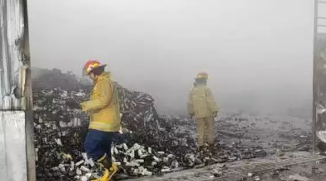 印尼仓库发生连环爆炸！10亿中国货物被烧光！插图1爱亚仓