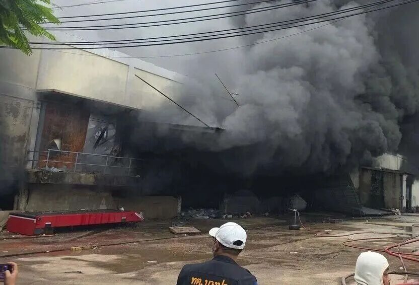 印尼仓库发生连环爆炸！10亿中国货物被烧光！插图2爱亚仓