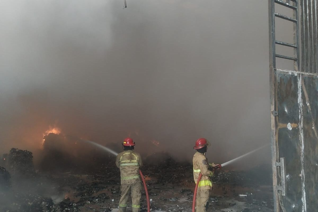 印尼仓库发生连环爆炸！10亿中国货物被烧光！插图爱亚仓